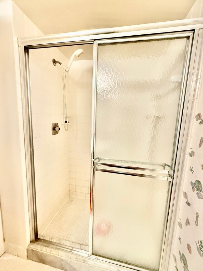 Building Photo - 2900 Cove Cay Dr