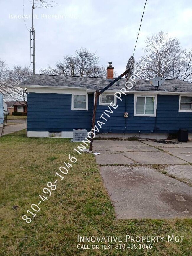 Building Photo - 3 bedroom 1 bath spacious home! newly reno...