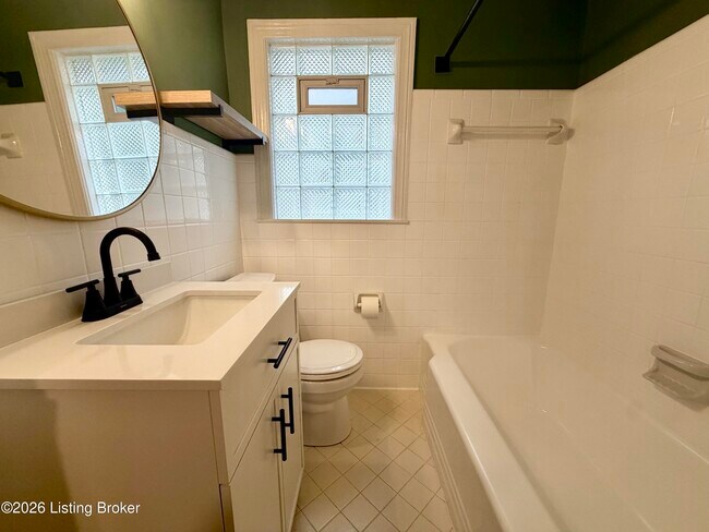 Building Photo - 2219 Woodbourne Ave