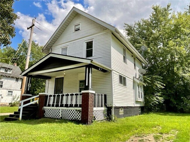 Primary Photo - Newly painted home ready for rent!