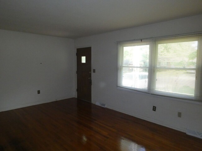 Building Photo - 2600 Braemore Rd