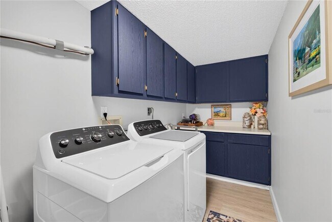 Building Photo - 736 Island Way