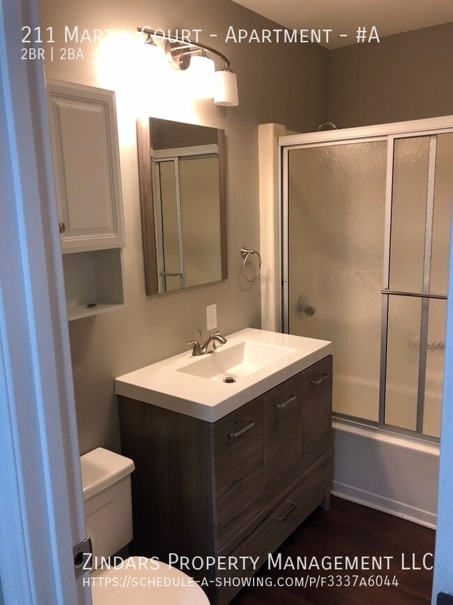 Building Photo - Remodeled bilevel 2 bedroom 1.5 bath townh...