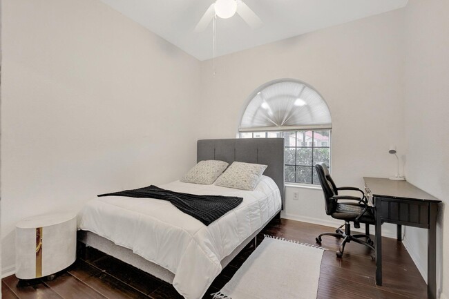 Building Photo - 4095 Sea Mist Way