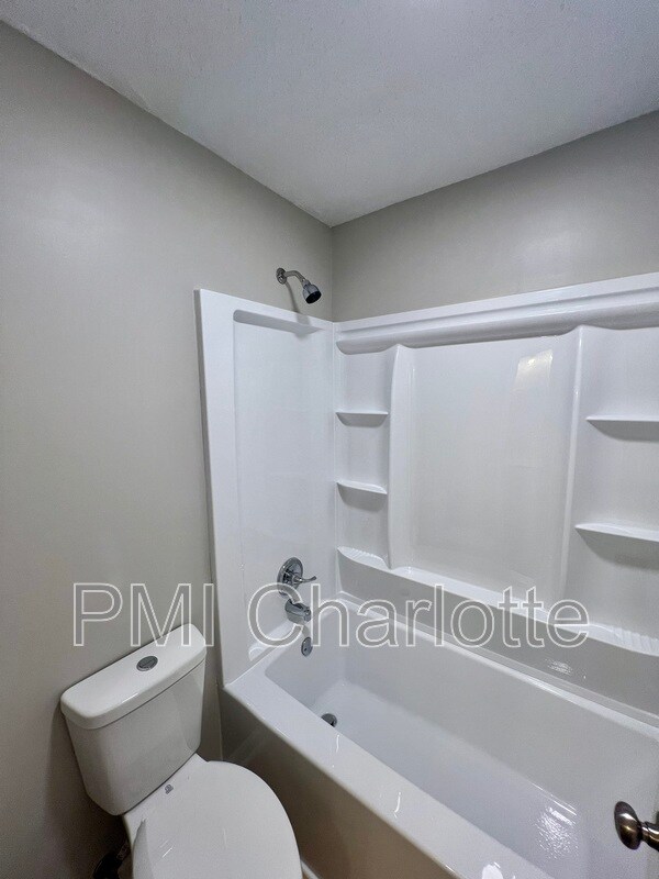 Building Photo - 5016 Sardis Rd