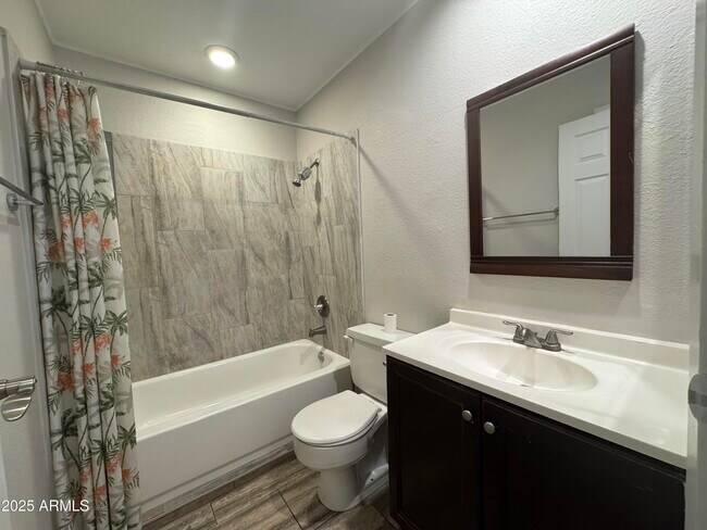 Building Photo - 6814 N 35th Ave