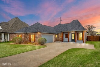 Building Photo - 3 Bedroom 2 Bath in Cypress Bend