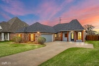 Building Photo - 3 Bedroom 2 Bath in Cypress Bend