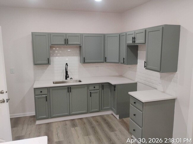 Building Photo - 6015 Hosmer Ave
