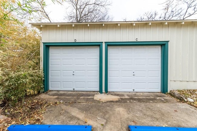 Building Photo - 3111 Grooms St