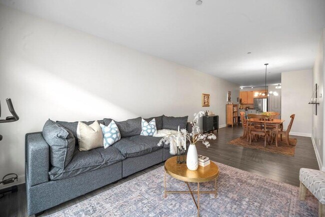 Building Photo - 1905 N Water St