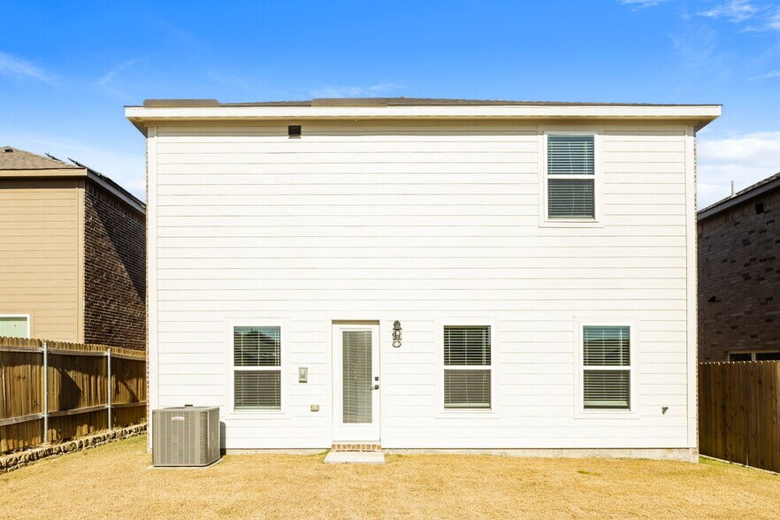 Building Photo - 1213 Bullock Dr