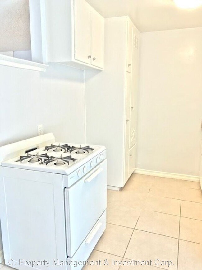 Primary Photo - 1524-1528 Yosemite Dr