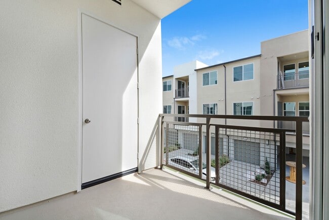 Building Photo - Brand New Construction! Modern 2 Bed, 2 Ba...
