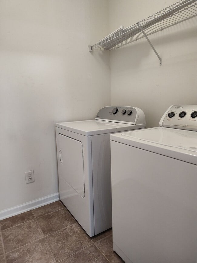 Building Photo - Move in Ready Condo located in The Renaiss...