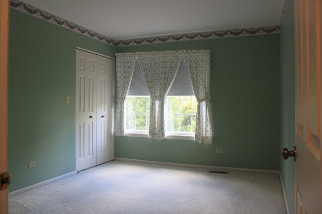 Building Photo - 324 Forest Dr