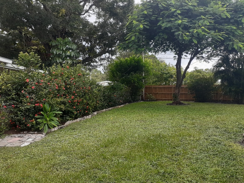 Building Photo - 117 SE Solaz Ave