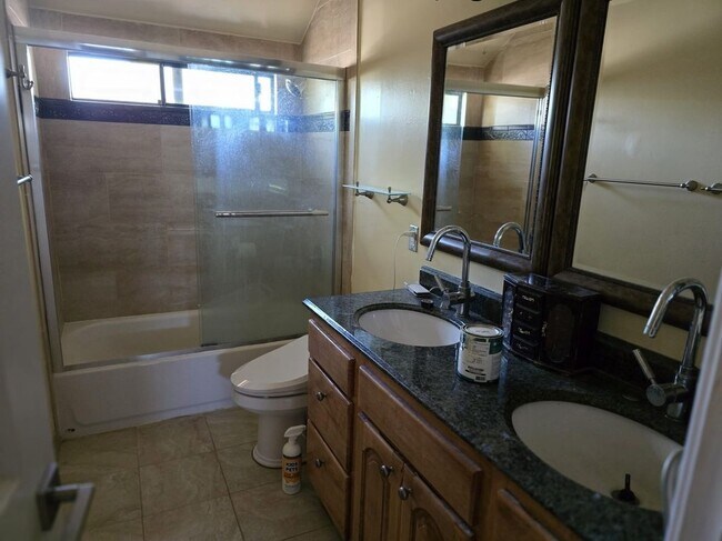 Building Photo - 707 Pierino Ave