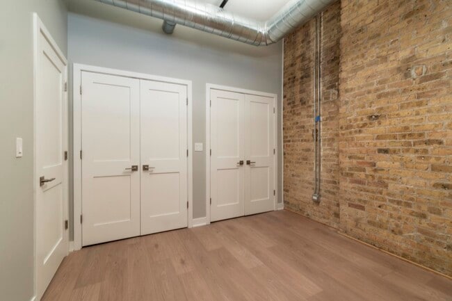 Building Photo - 25 W Hubbard St