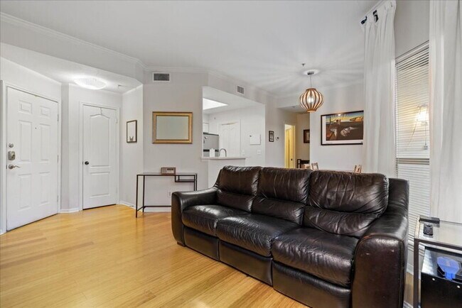 Building Photo - 6000 Shepherd Mountain Cove