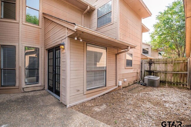 Building Photo - 5809 Hollytree-