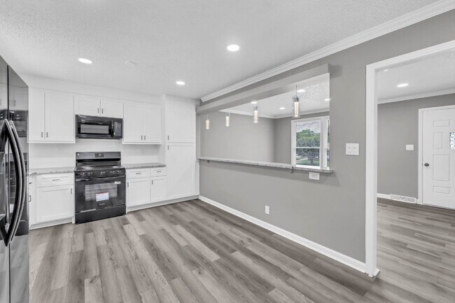 Building Photo - Wonderful 3 bed 2 bath with a modern interior