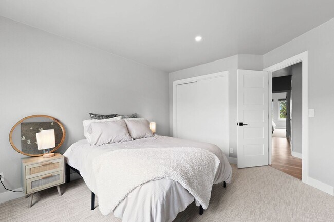 Building Photo - September 2026 - June 2027 Stunning Fully Furnished Rental in Golden, Colorado