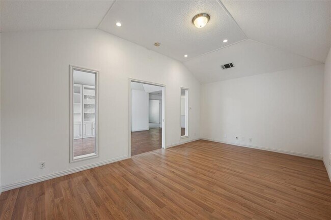 Building Photo - 3635 Flora Vista Loop