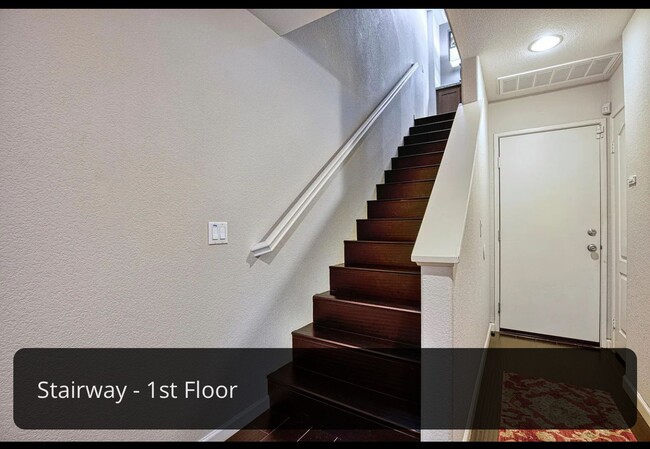 Building Photo - 3 bedrooms townhome in Eastlake/Otay Ranch...