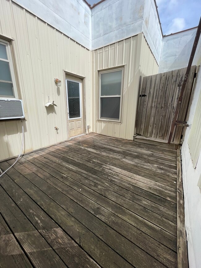 Building Photo - Sunflower Estate LLC
