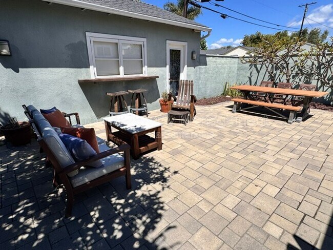 Building Photo - 517 Valmore Ave