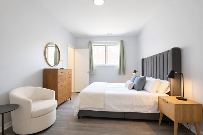 Building Photo - 2413 W Taylor St