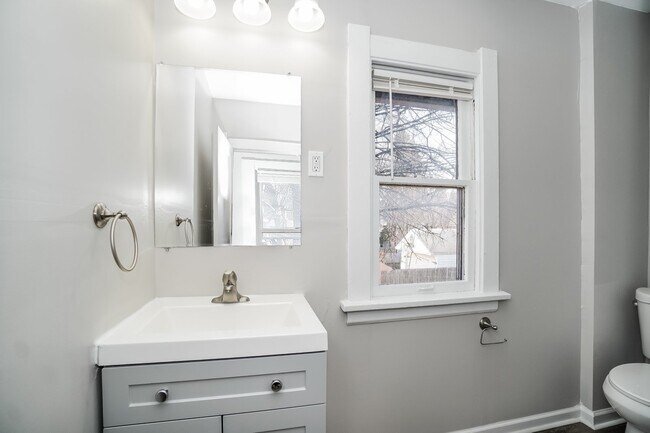 Building Photo - 1959 Barrows St