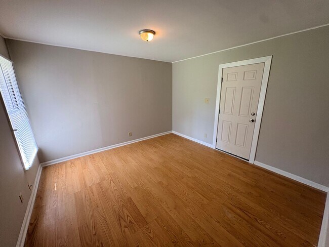 Building Photo - 2406 2nd Ave