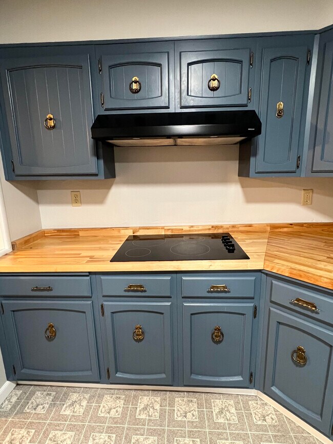 Building Photo - 300 E Lake St