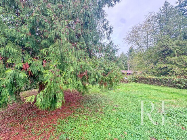 Building Photo - Peaceful End-of-Street Duplex with Private...