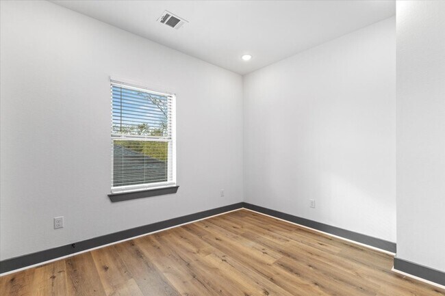 Building Photo - 7949 Attwater St