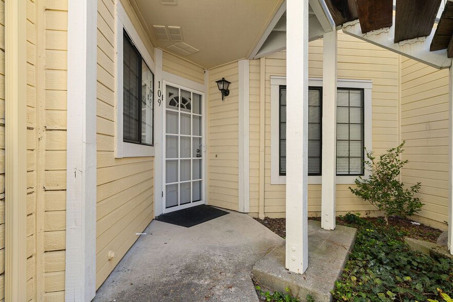 Building Photo - 109 Devonwood