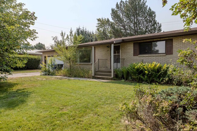 Building Photo - 3 Bed 2 Bath Home in Rexburg