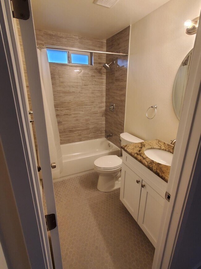 Building Photo - 43348 Echard Ave