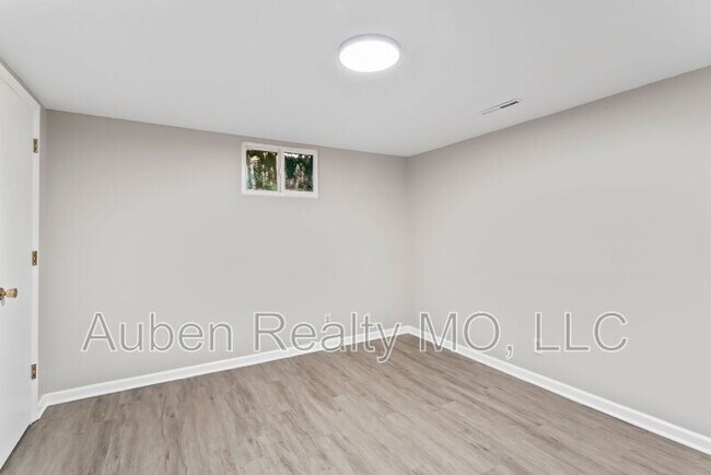 Building Photo - 1206-1208 N Cottage St