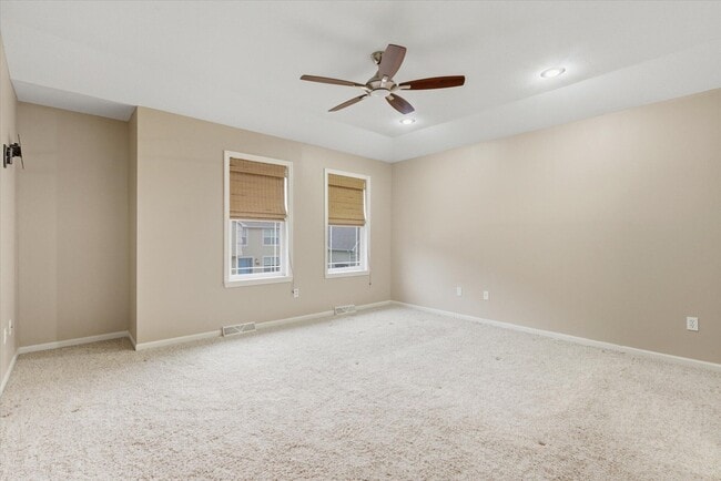 Building Photo - 420 N Village Cir