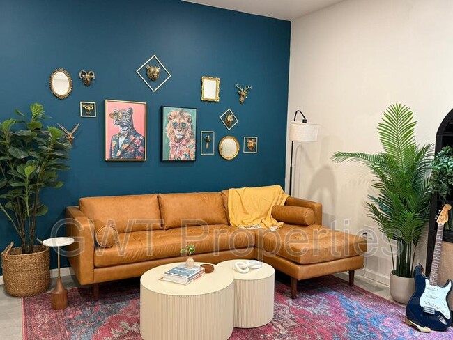 Building Photo - 1906 Mission St