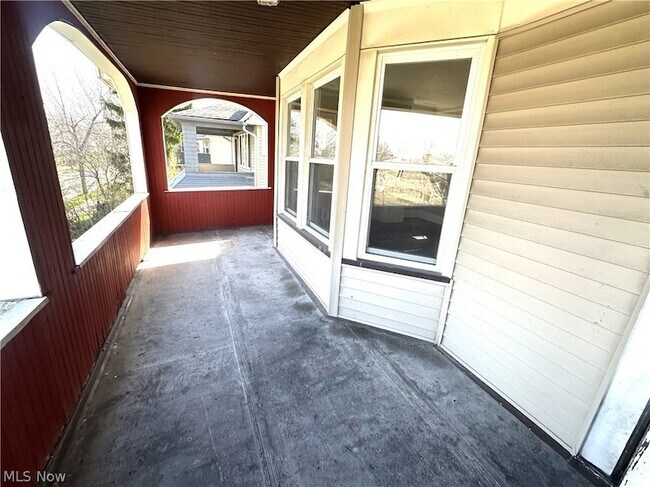 Building Photo - 3342 Desota Ave