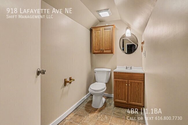 Building Photo - 918 Lafayette Ave NE