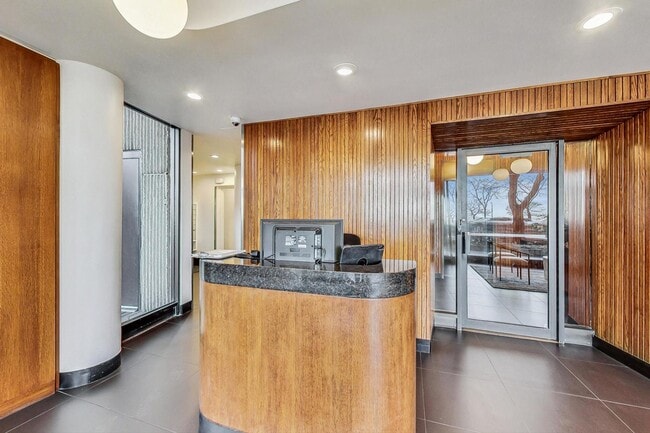 Building Photo - 1110 N Lake Shore Dr