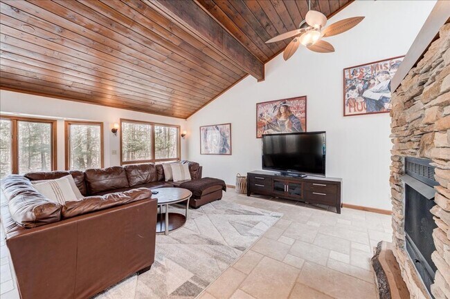 Building Photo - 441 Burlingham Rd