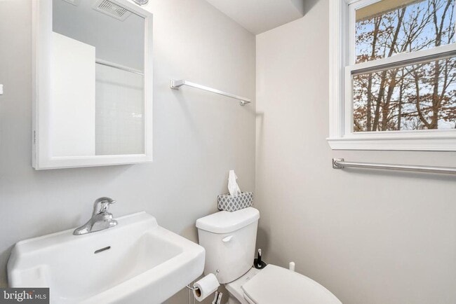 Building Photo - 9402 Blackstone Rd