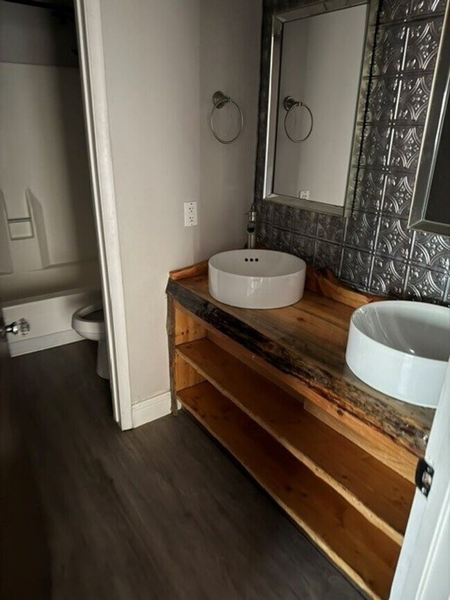 Building Photo - 1200 Wildwood Ave