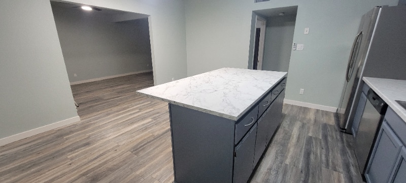 Building Photo - 102 W Basic Rd